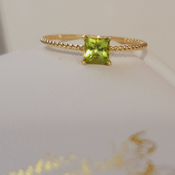 14k Solid Gold Peridot Ring, Solitaire Peridot Ring, August Birthstone , Birthstone Ring, Dainty Gemstone Ring, 4mm Square Peridot, White