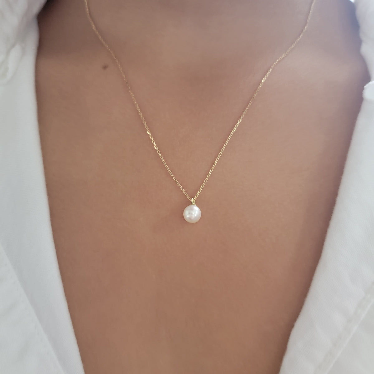 Pearl Necklace in 14k Solid Gold - Main Image